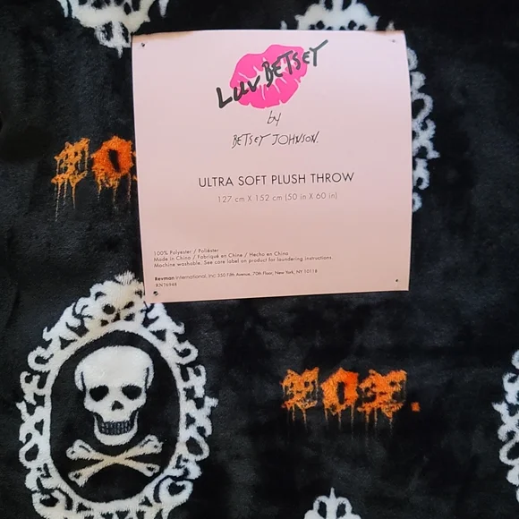 Luv Betsey Johnson Halloween Skull Throw Blanket Orange Black - Picture 2 of 5